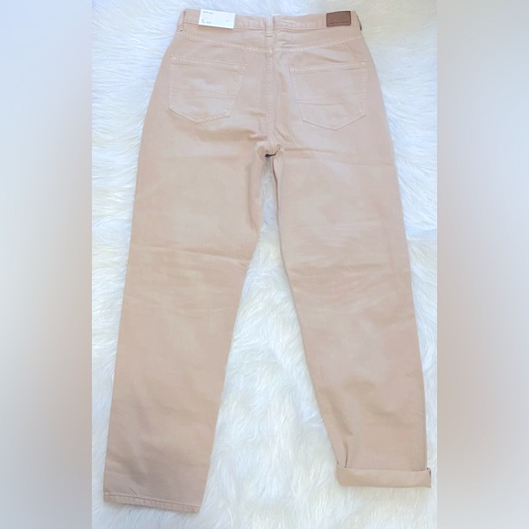 American Eagle Mom Crop Khaki Jeans. Next Level Stretch. Size 8 Regular. - Picture 2 of 4